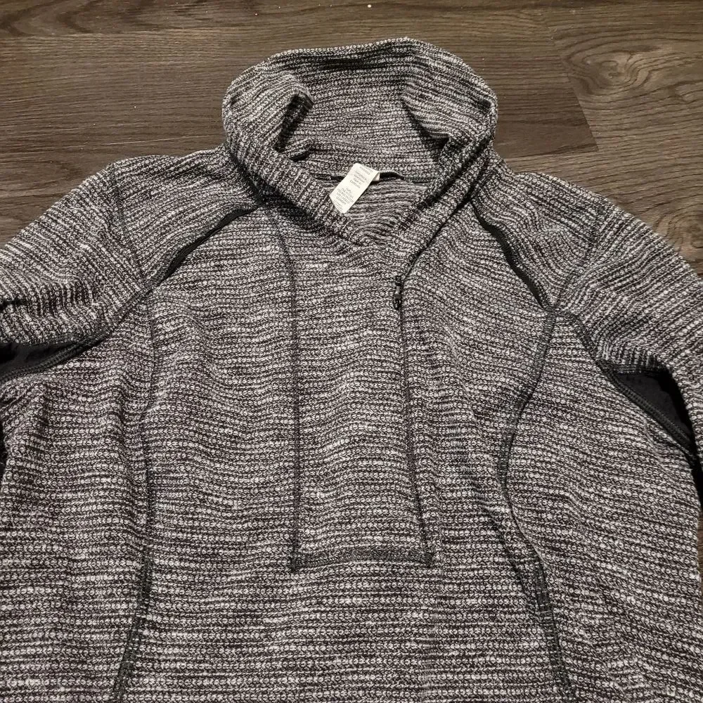 Lululemon Athletica Black and White Knit Quarter Zip Pullover 8 Activewear